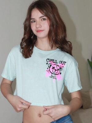R23 Remera Crop Estampada Teddy Nena